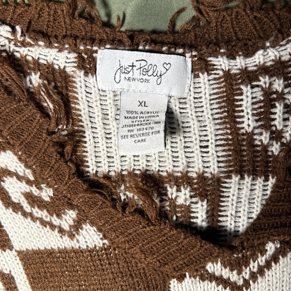 Heart Patterned Brown Sweater with Fringe - Picture 2 of 4